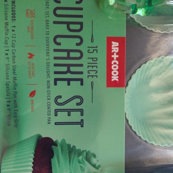 ART & COOK 15-Pc. Cupcake Pan, Silicone Liners & Tools Set - Picture 4 of 7